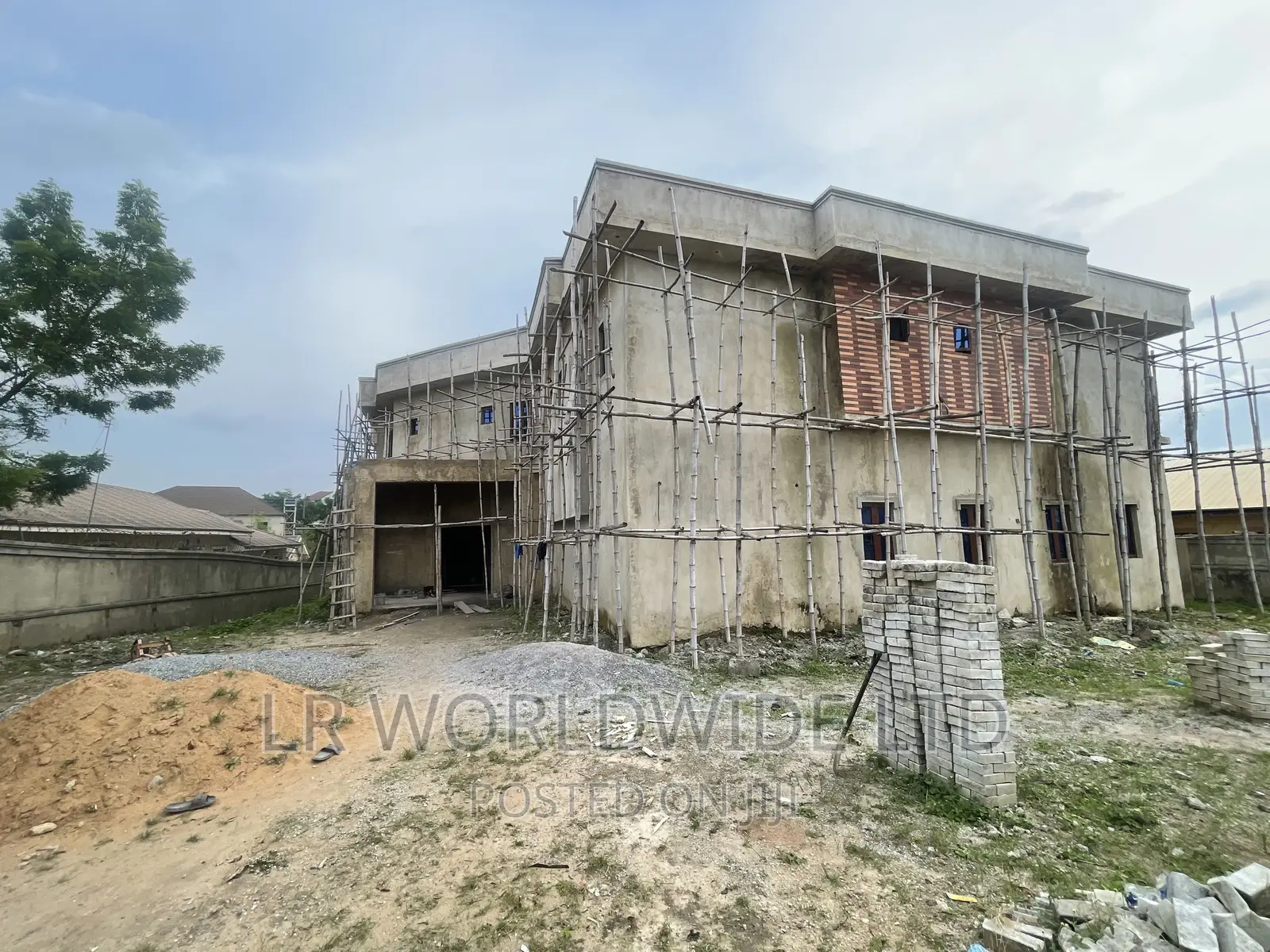 20bdrm House in Fha Lugbe for sale