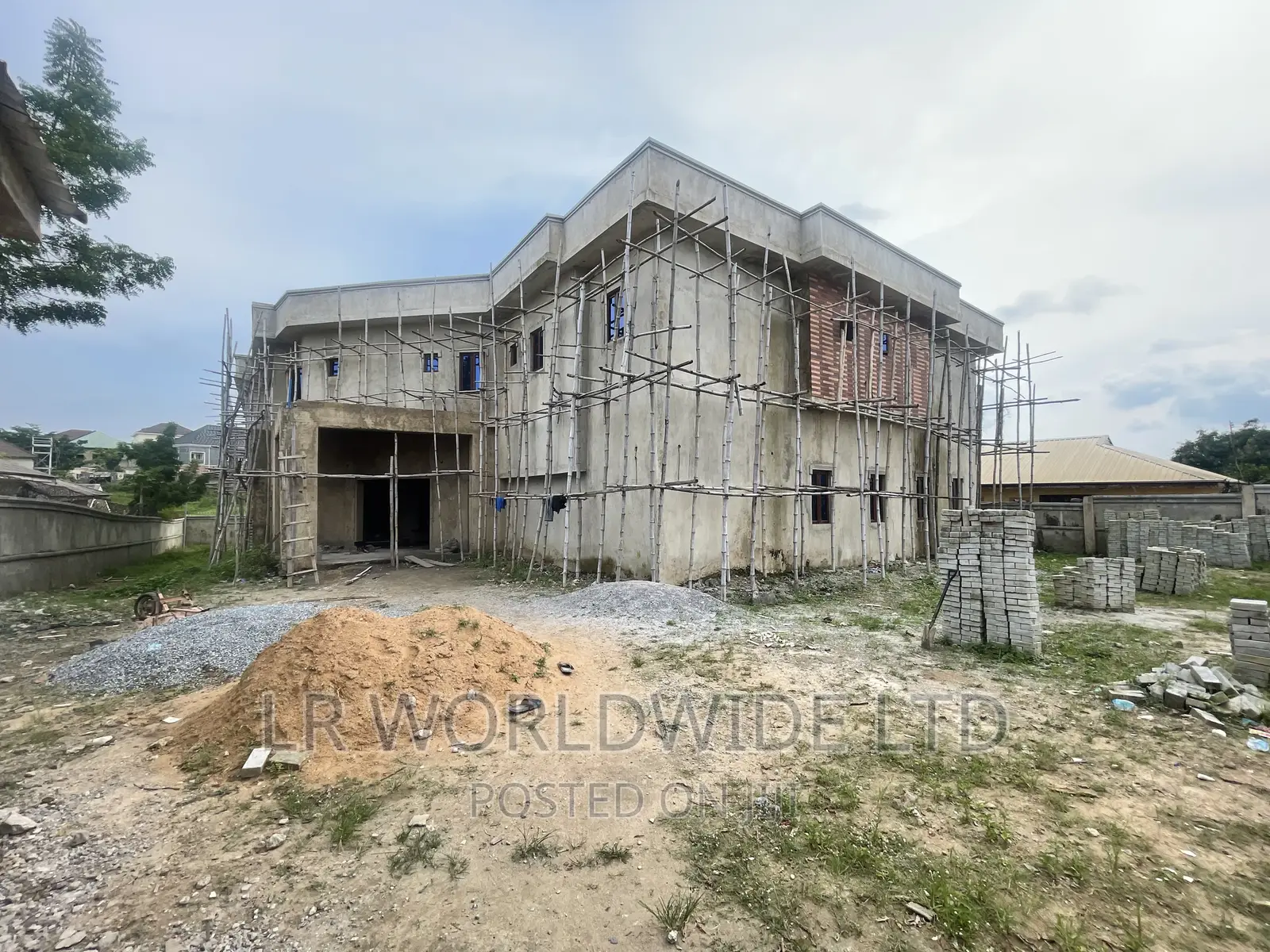 20bdrm House in Fha Lugbe for sale