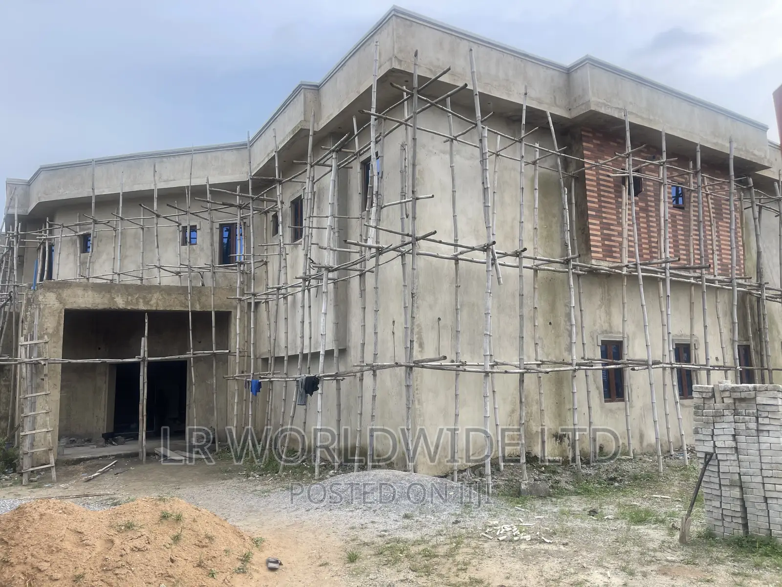20bdrm House in Fha Lugbe for sale