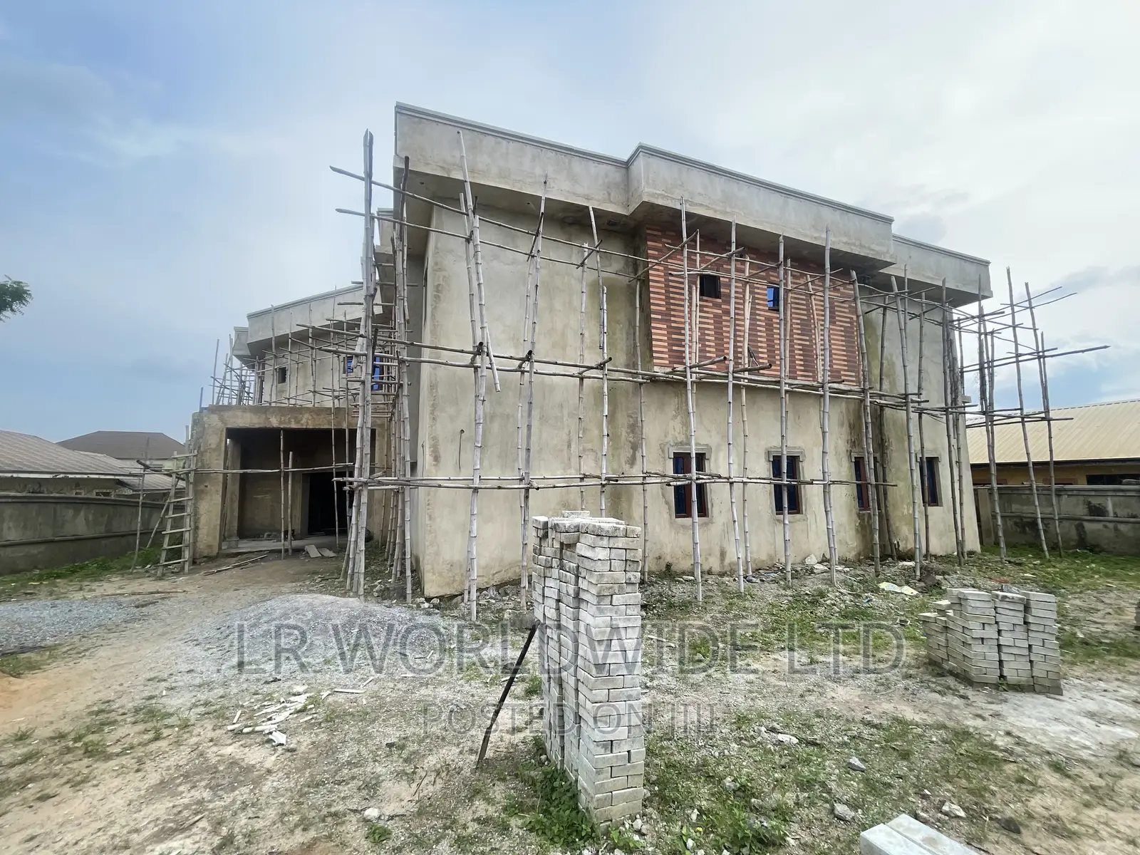 20bdrm House in Fha Lugbe for sale