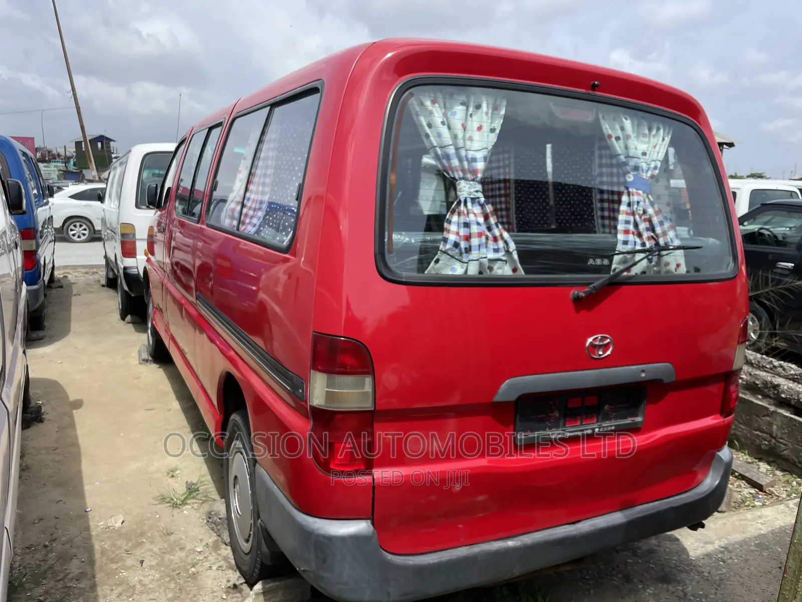 Toyota HiAce 2003 Red