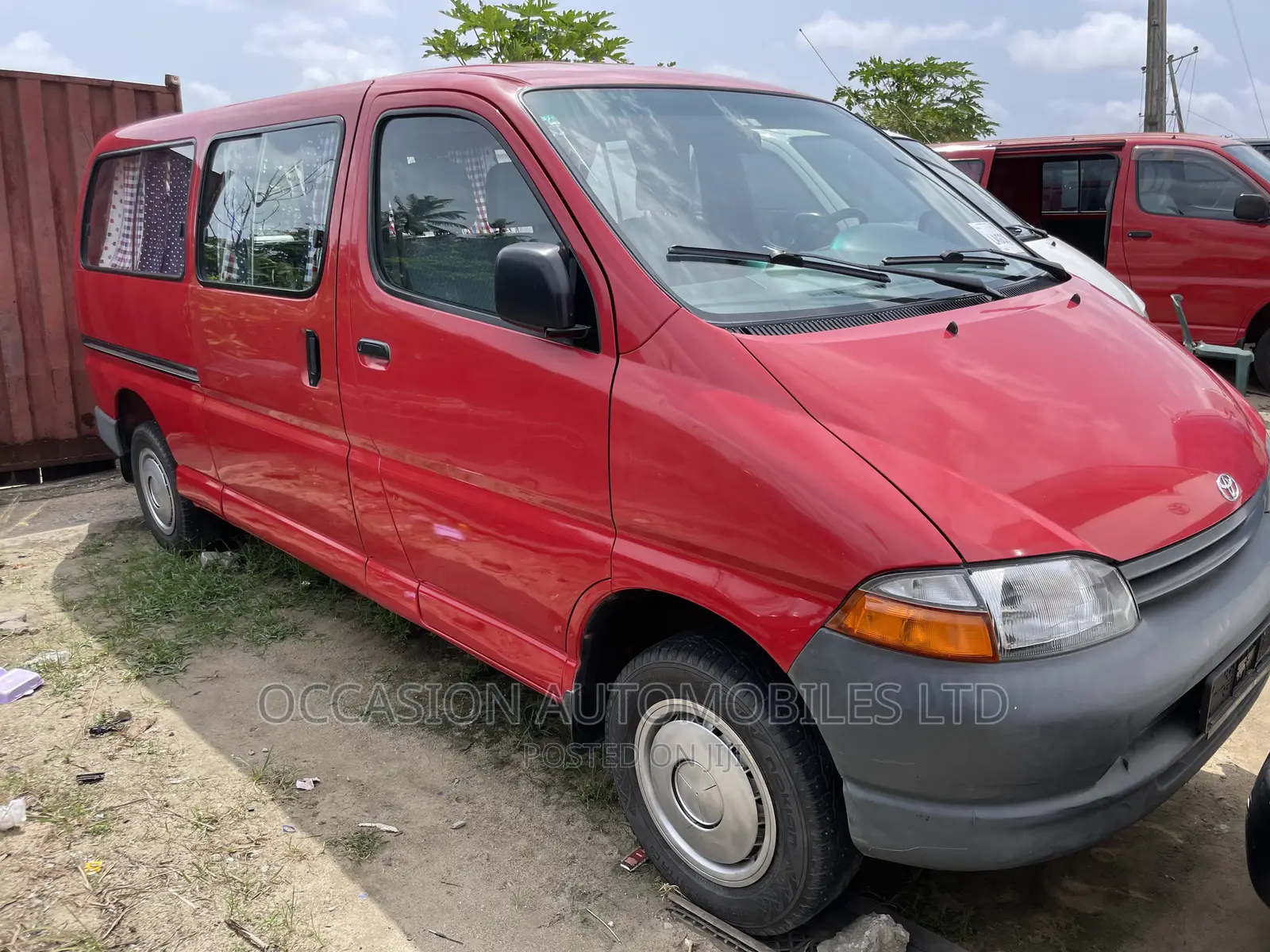 Toyota HiAce 2003 Red