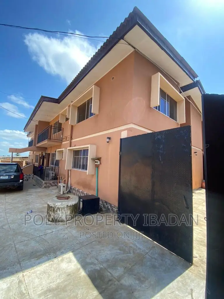 3bdrm Block of Flats in New Bodija, Ibadan for sale