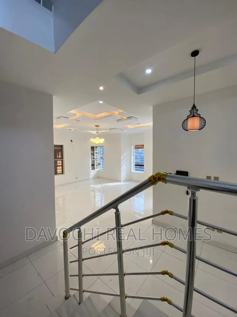 5bdrm Duplex in Chevron Drive, Lekki for rent