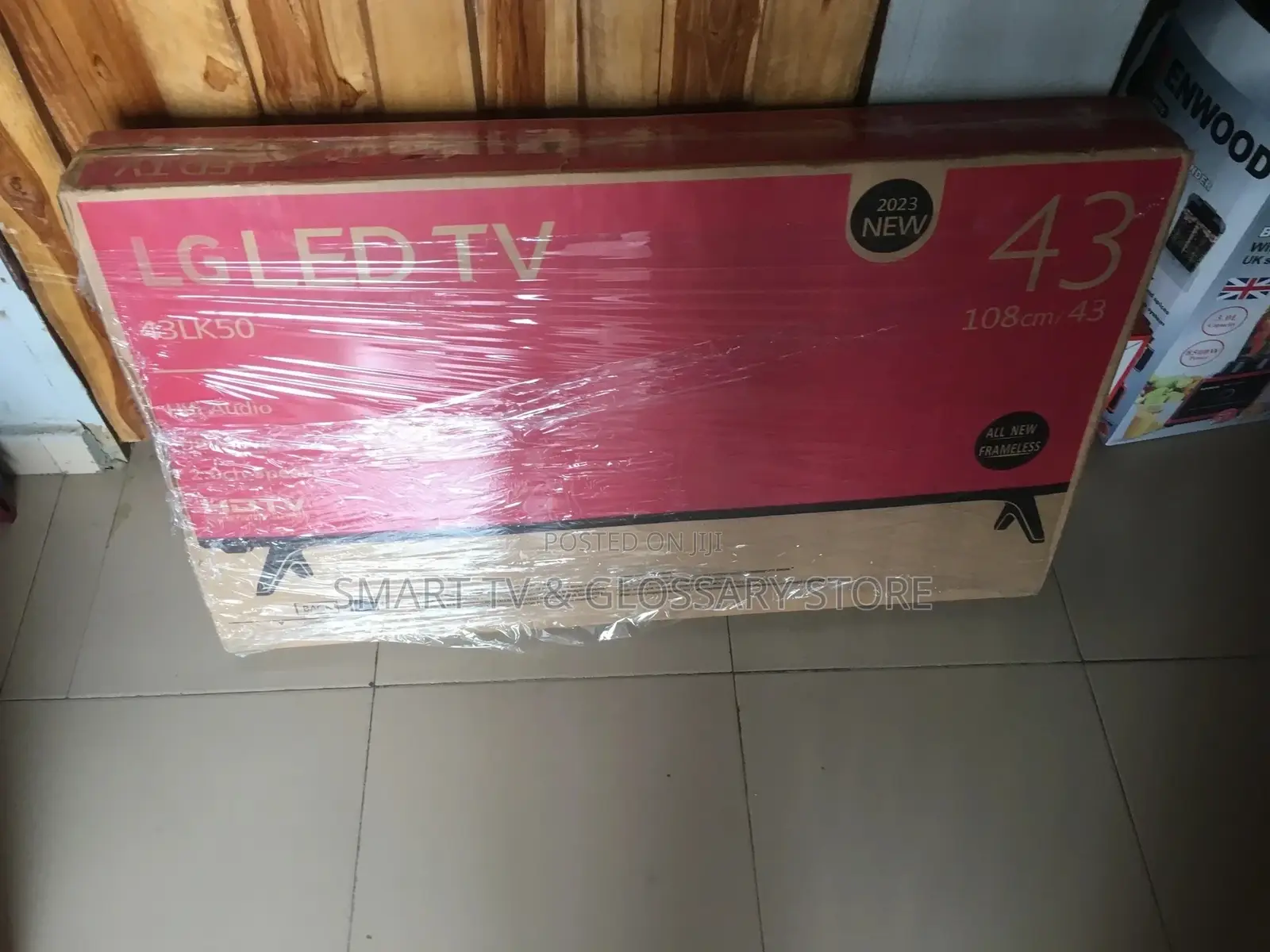 LG 43inches LG With Sharp Contrast