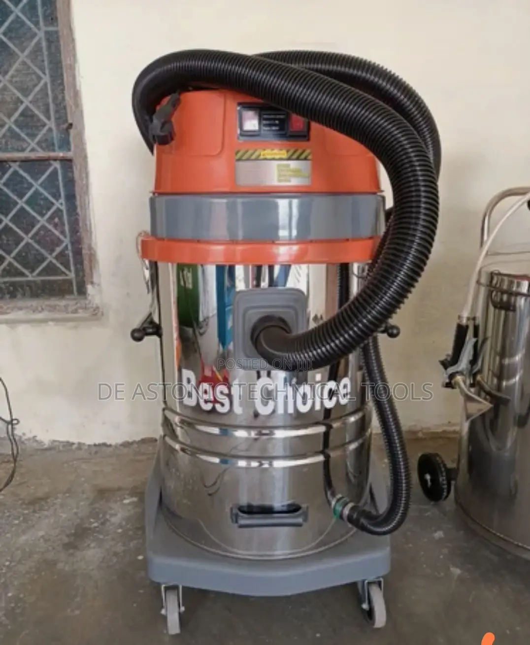 100L Samstorm Vacuum Cleaner