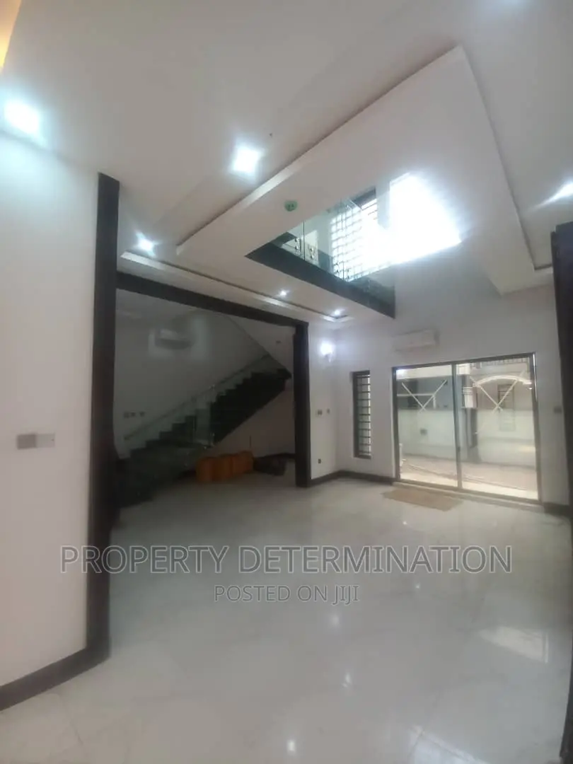 6bdrm Duplex in Magodo Shangisha Gra for rent