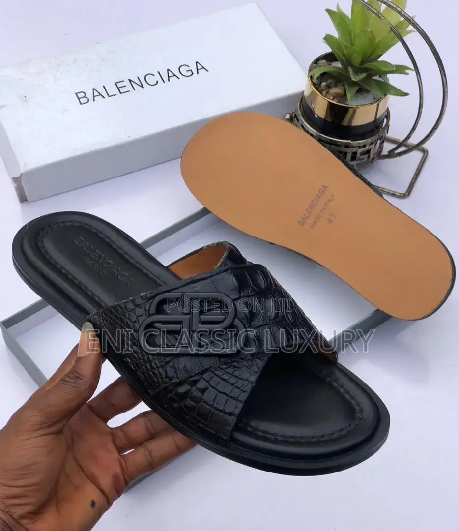 High Quality Designer Slippers Available in Store