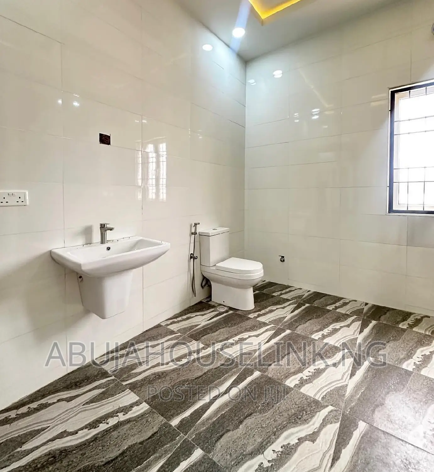 6bdrm Duplex in Guzape Abuja for sale