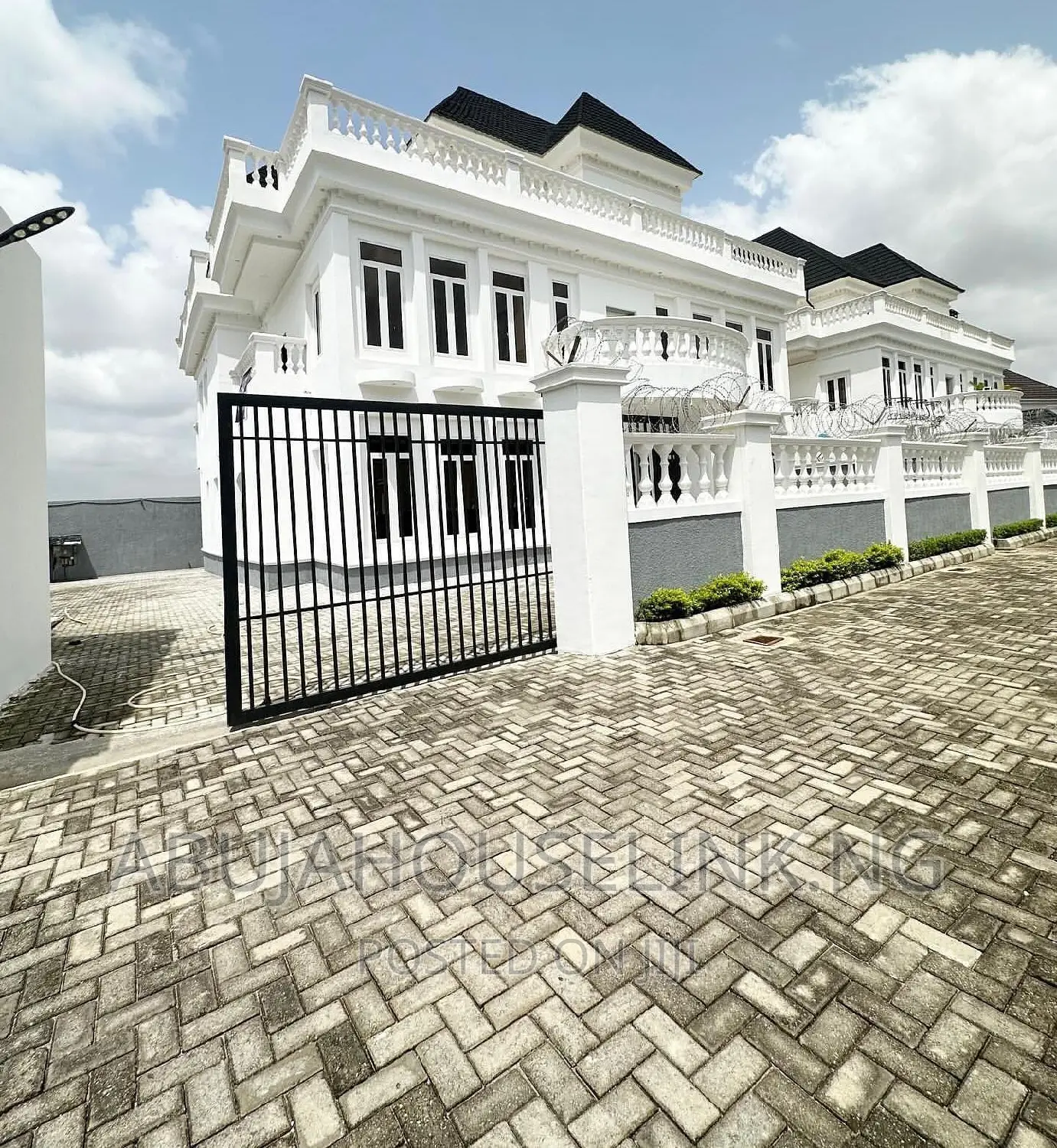 6bdrm Duplex in Guzape Abuja for sale