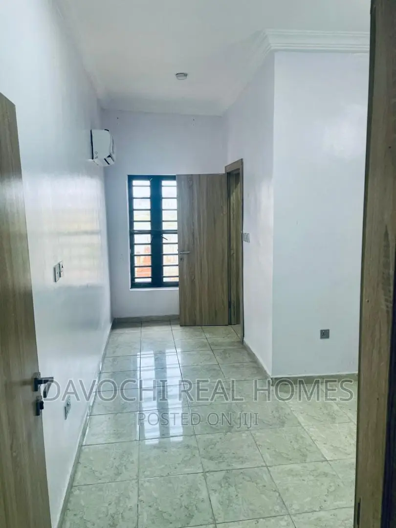 3bdrm Apartment in Chevron Conservation, Lekki for rent
