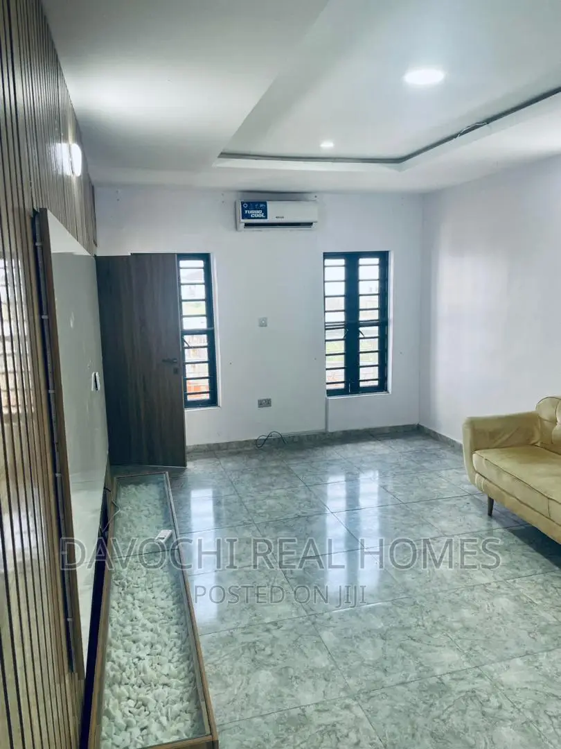 3bdrm Apartment in Chevron Conservation, Lekki for rent