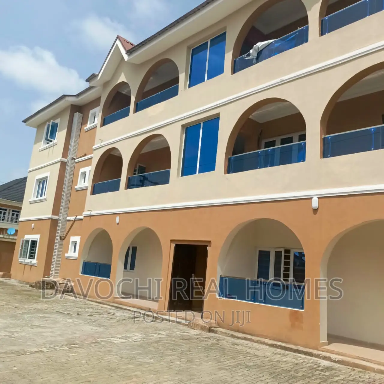 3bdrm Apartment in Ikota Villa Estate, Lekki for rent
