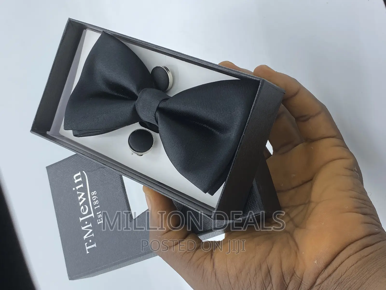 Classic Men’S Bow Black Tie N Cufflinks