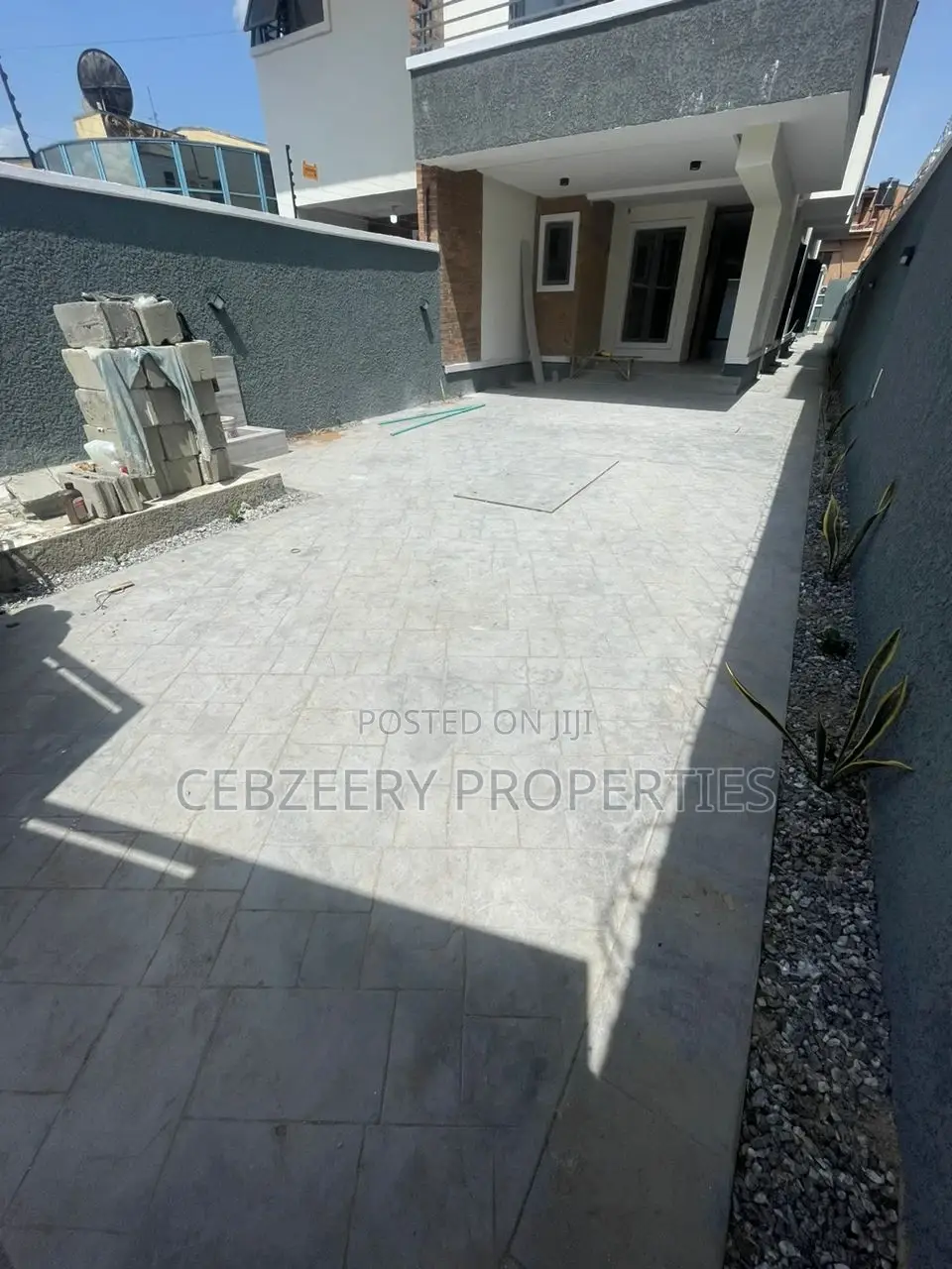 3bdrm Duplex in Ikeja for sale