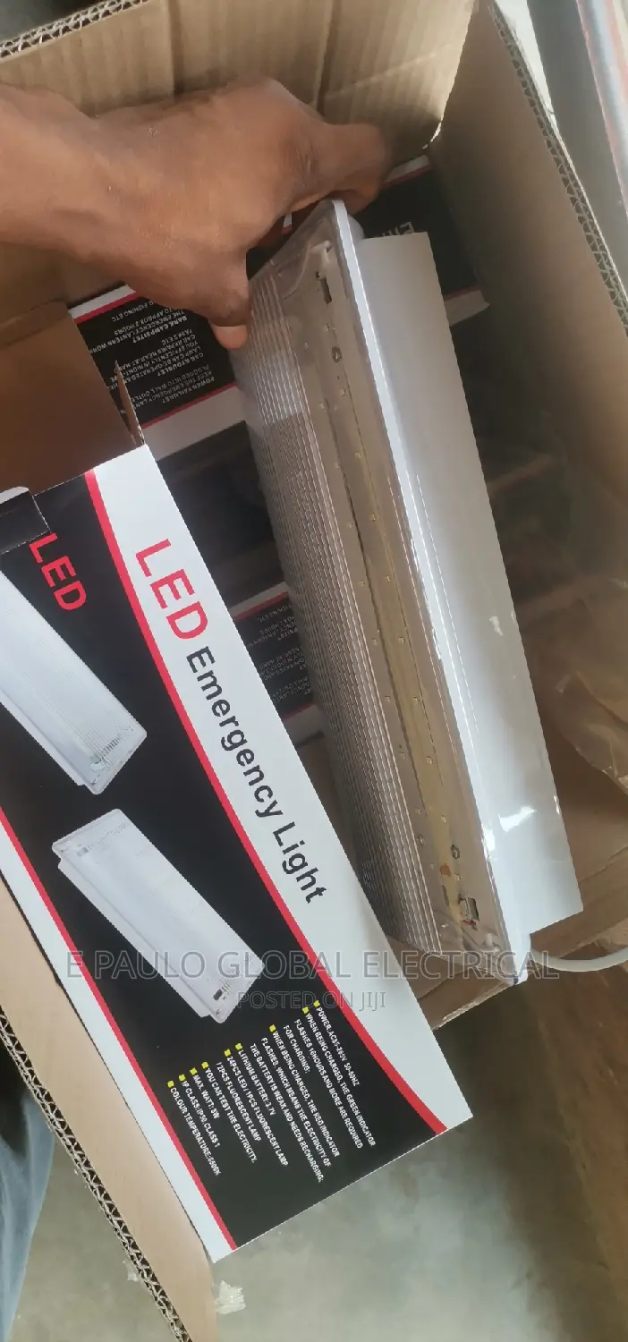 8wats Emergency Light White