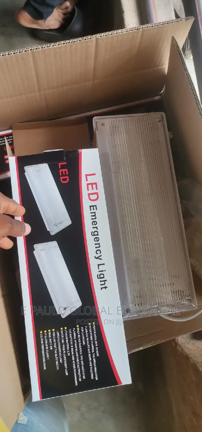 8wats Emergency Light White