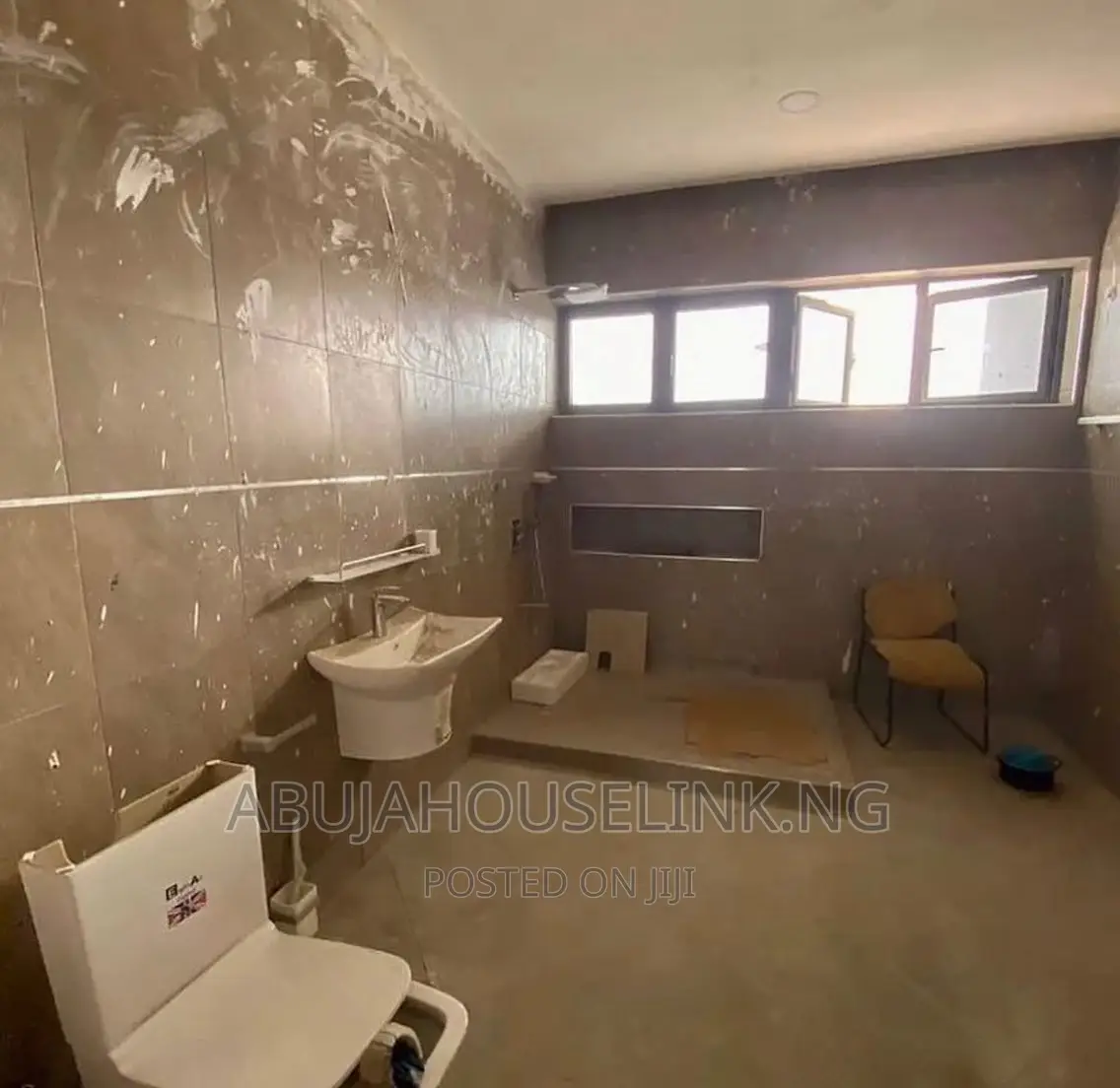 5bdrm Mansion in Wuye Abuja for sale