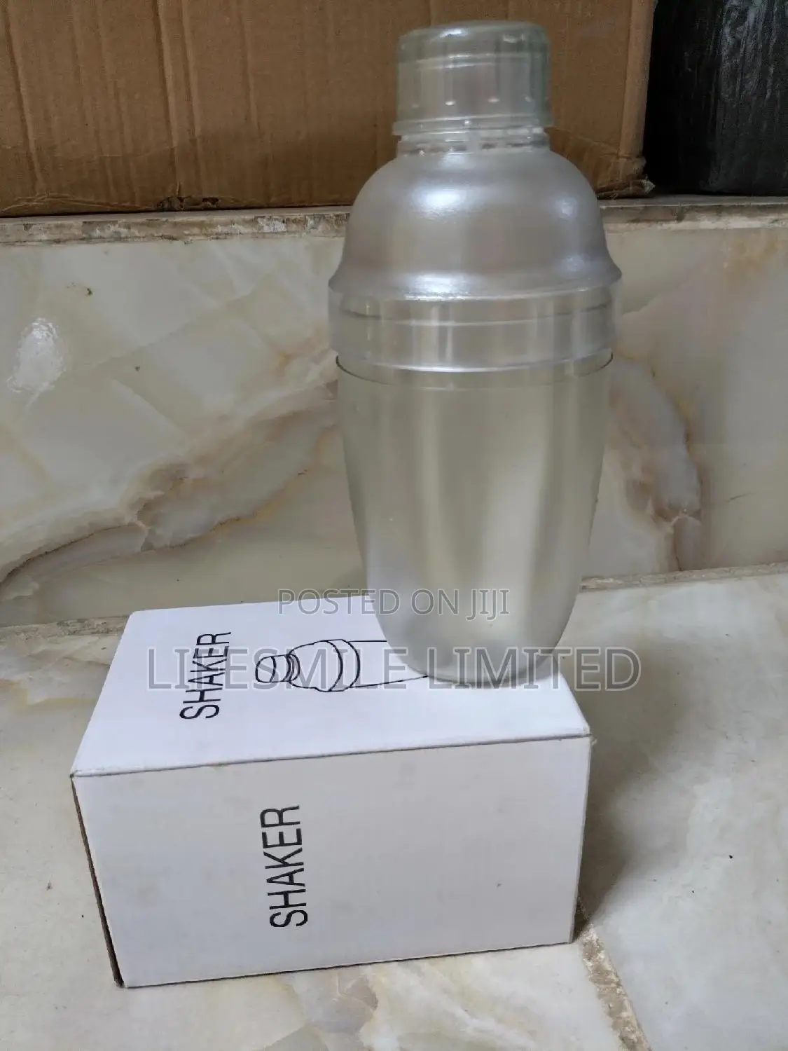 Ine Shaker Acrylic