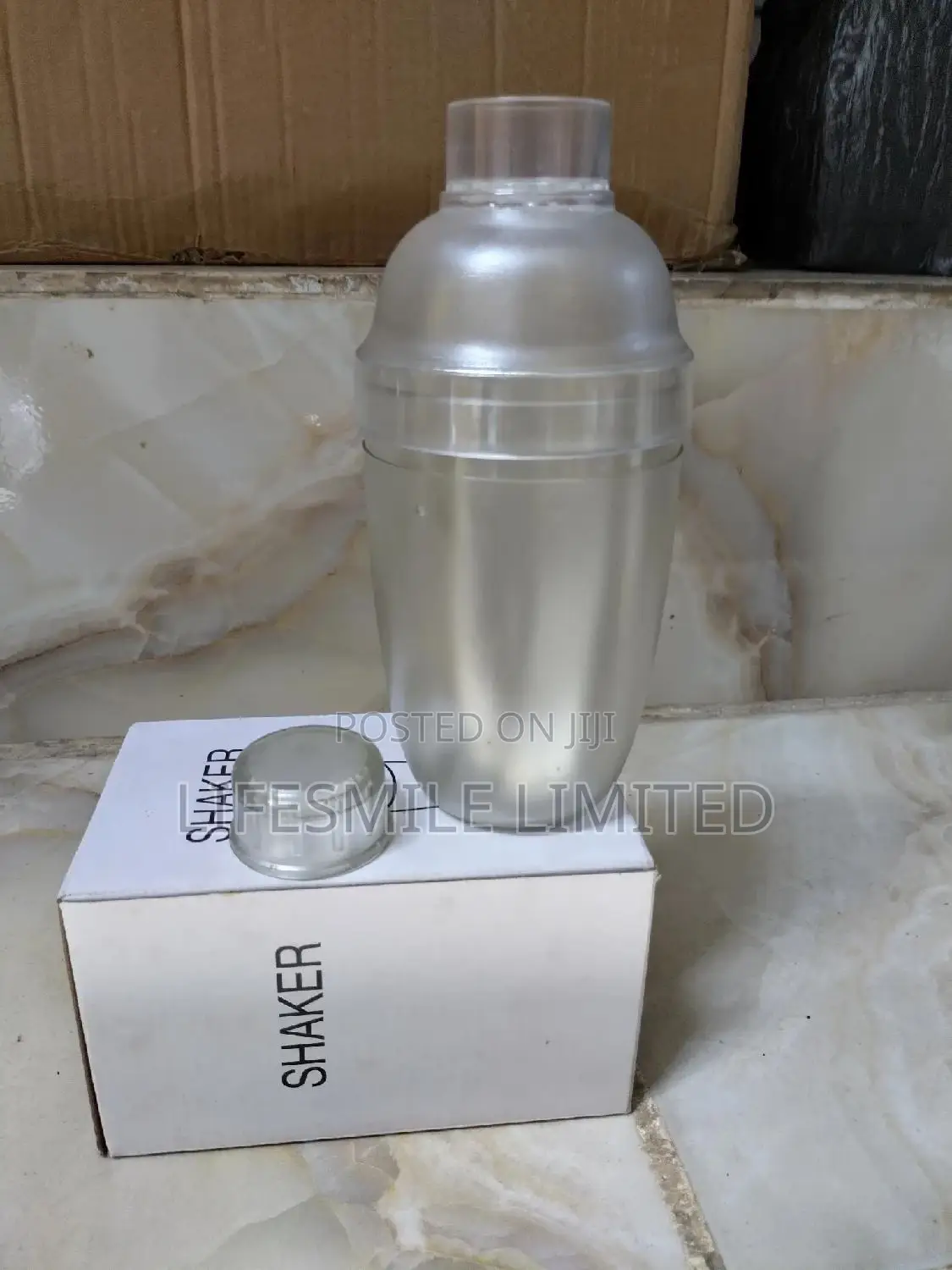Ine Shaker Acrylic