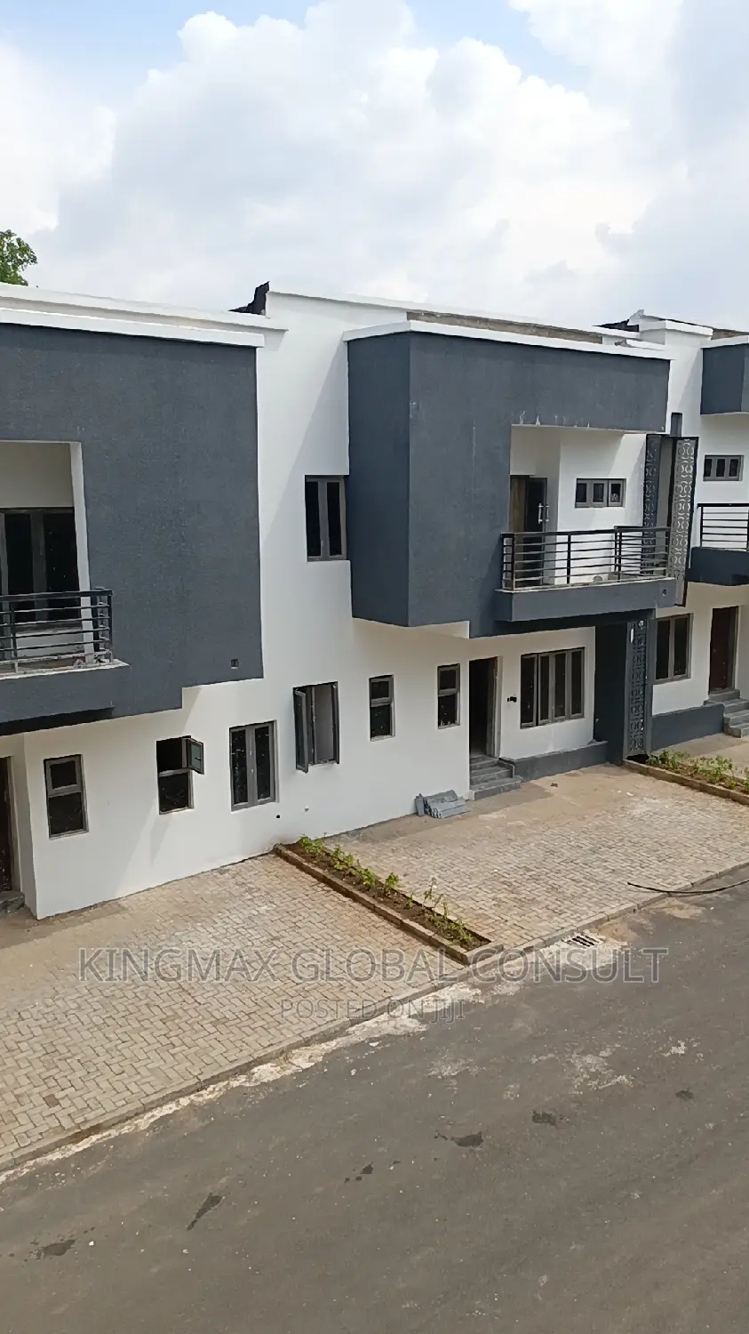 5bdrm Duplex in Life Camp for sale