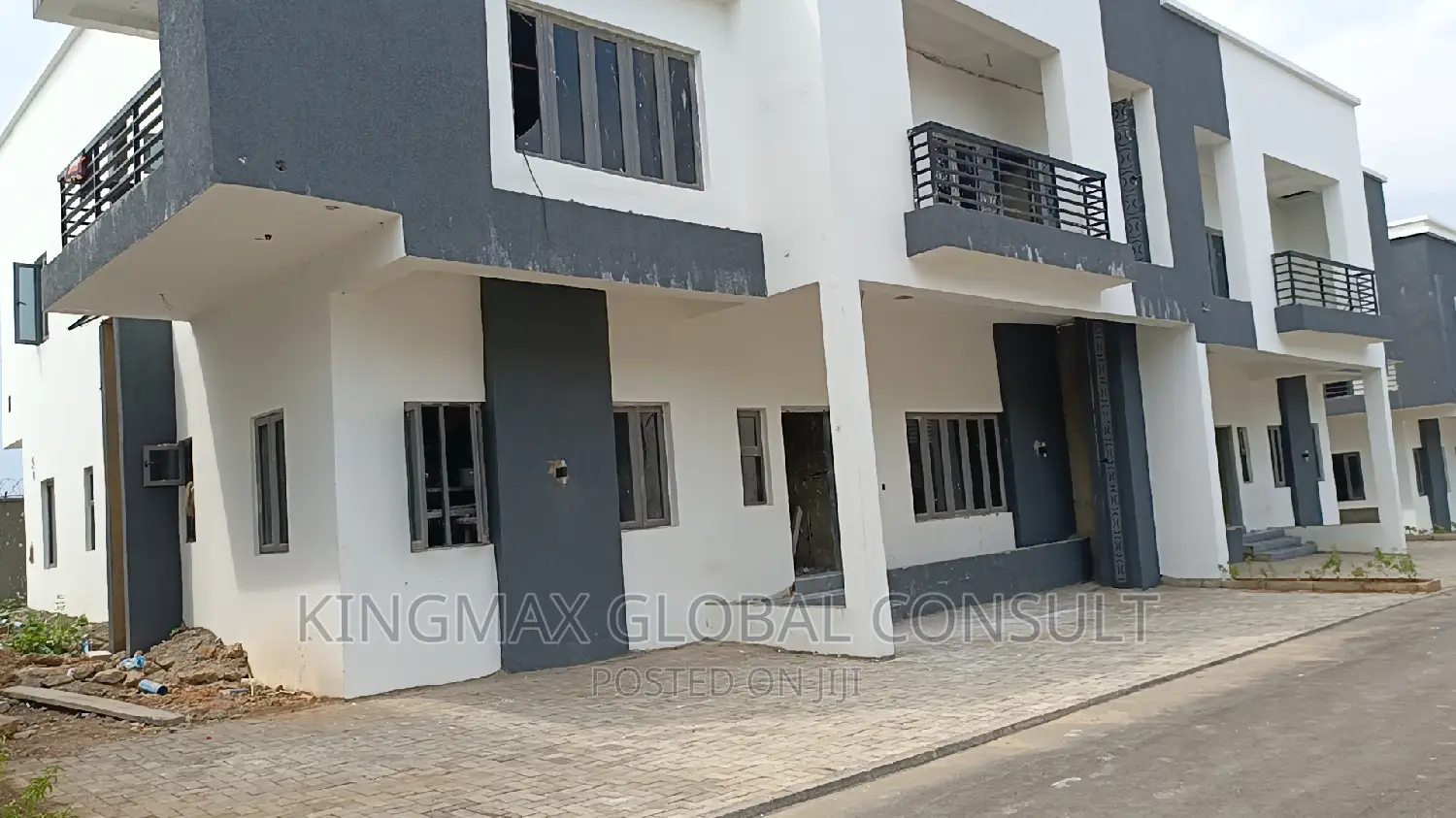 5bdrm Duplex in Life Camp for sale