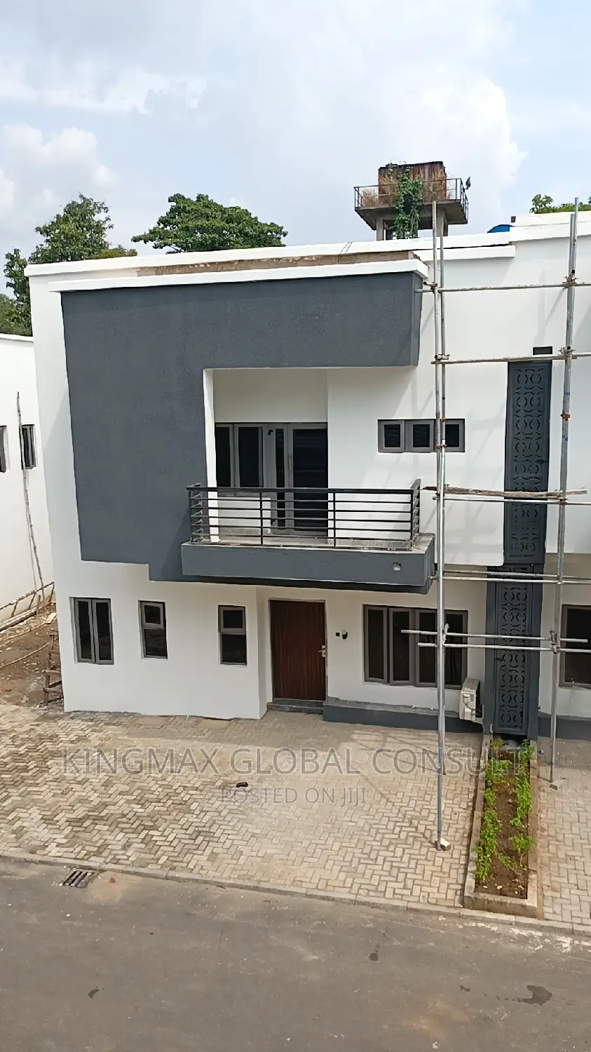 5bdrm Duplex in Life Camp for sale
