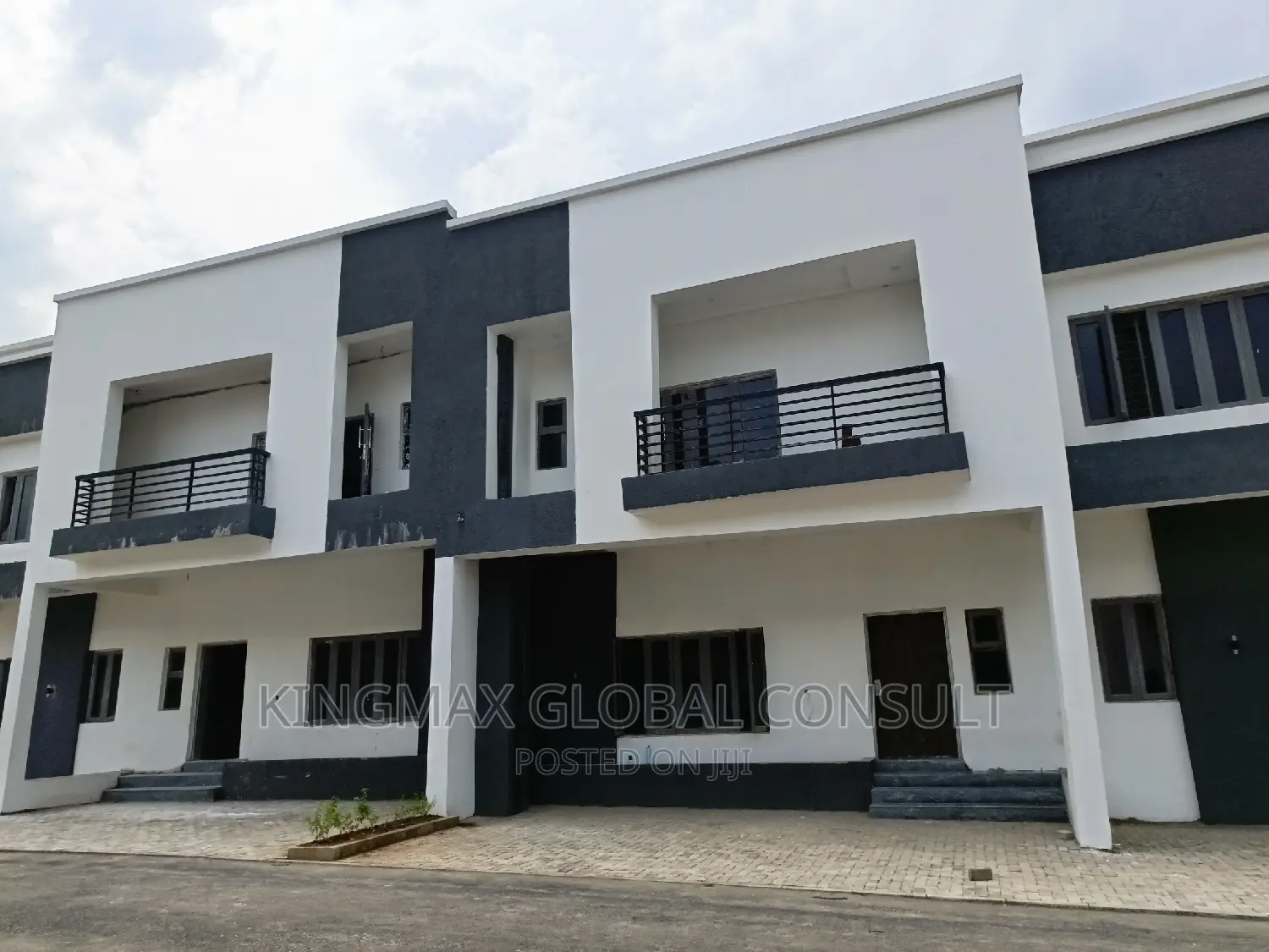 5bdrm Duplex in Life Camp for sale