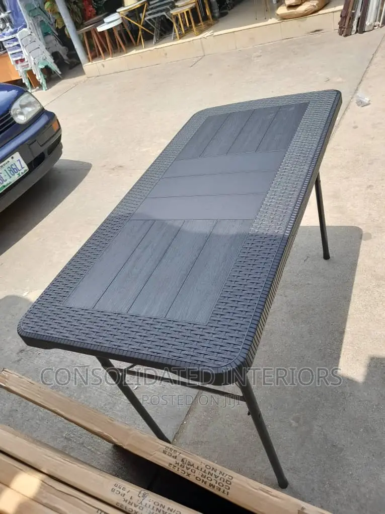 Foldable Plastic Table