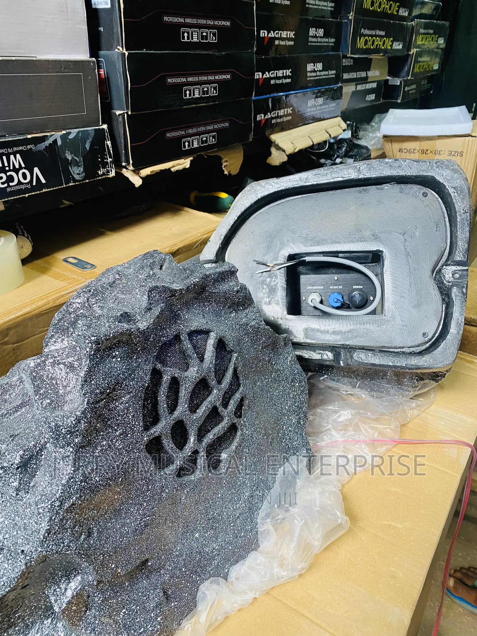 2in1 Bluetooth Rock Speakers