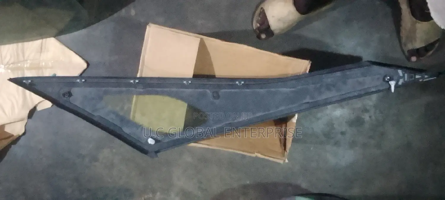 Vent Glass for Rx 350 2020 Available as Seen