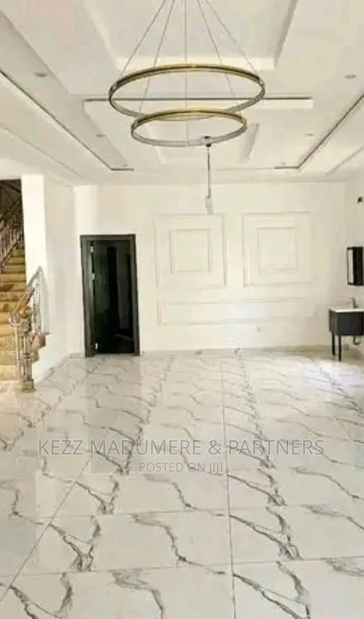 6bdrm Duplex in Gwarinpa Extension , for sale