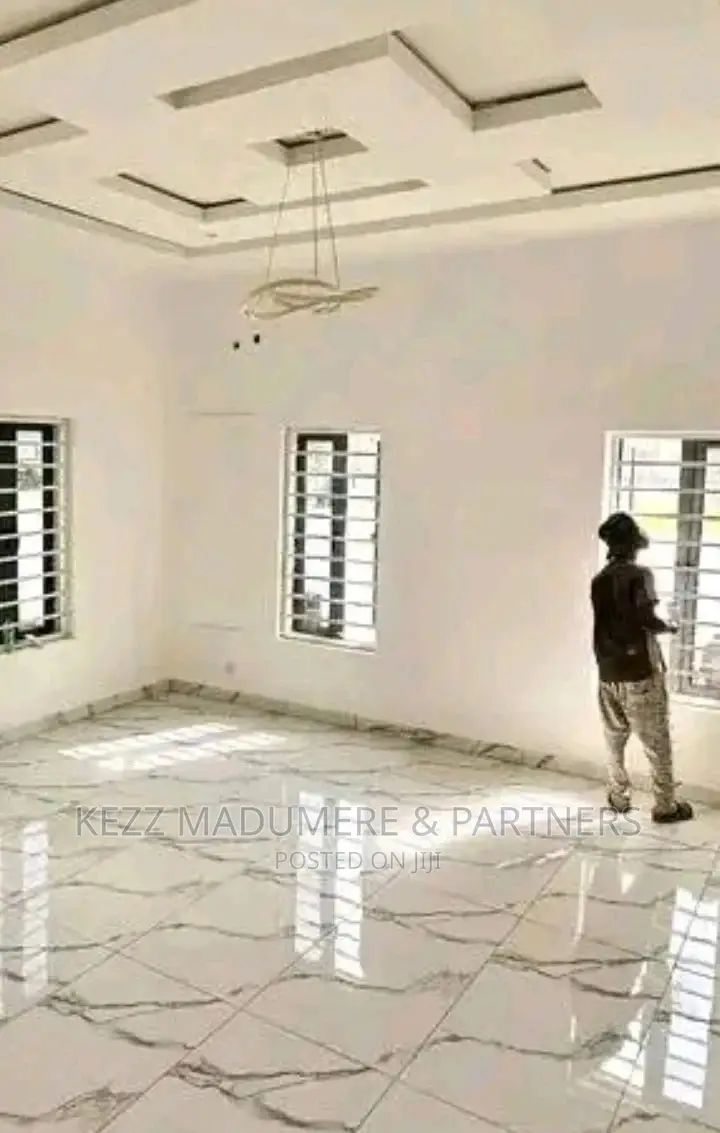 6bdrm Duplex in Gwarinpa Extension , for sale