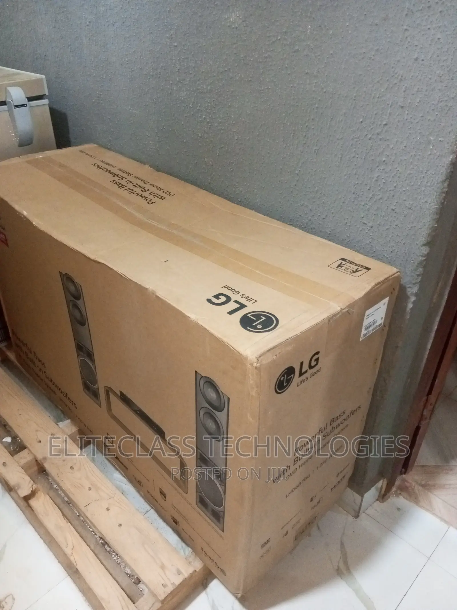 Quality LG DVD Home Theater System 1250 Watts (LHD687BG)