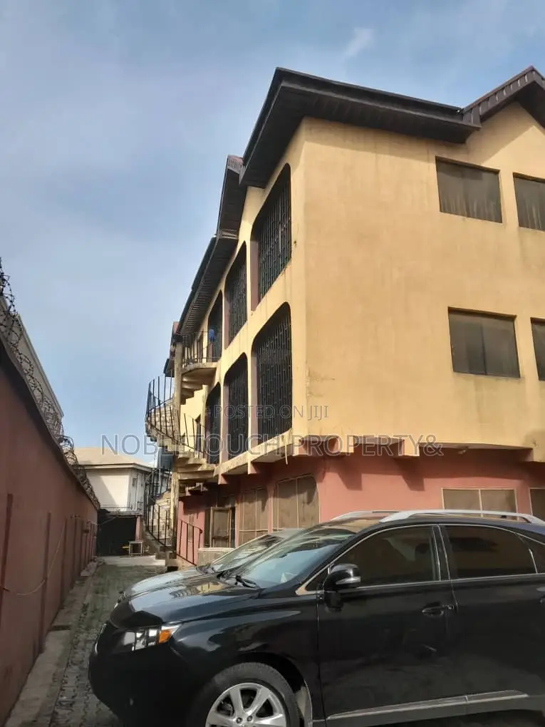 3bdrm Block of Flats in Okota -Ago Palace for sale