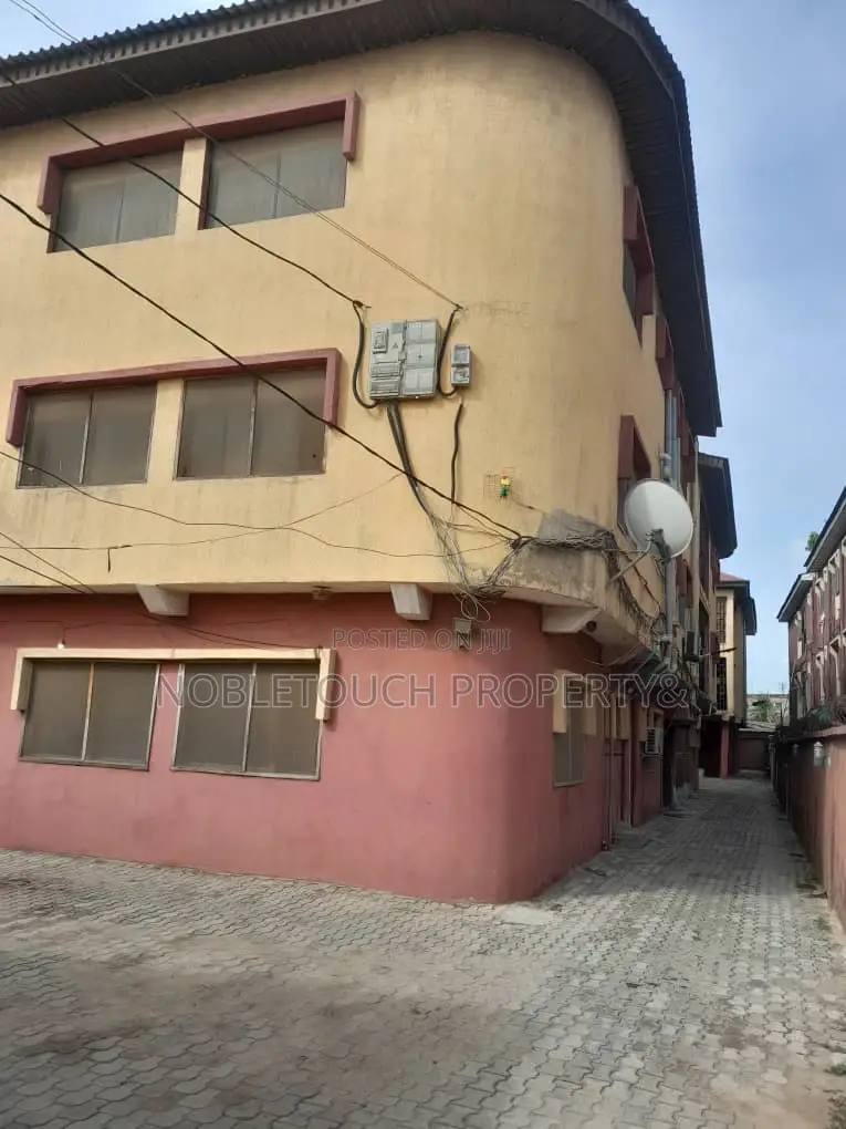 3bdrm Block of Flats in Okota -Ago Palace for sale