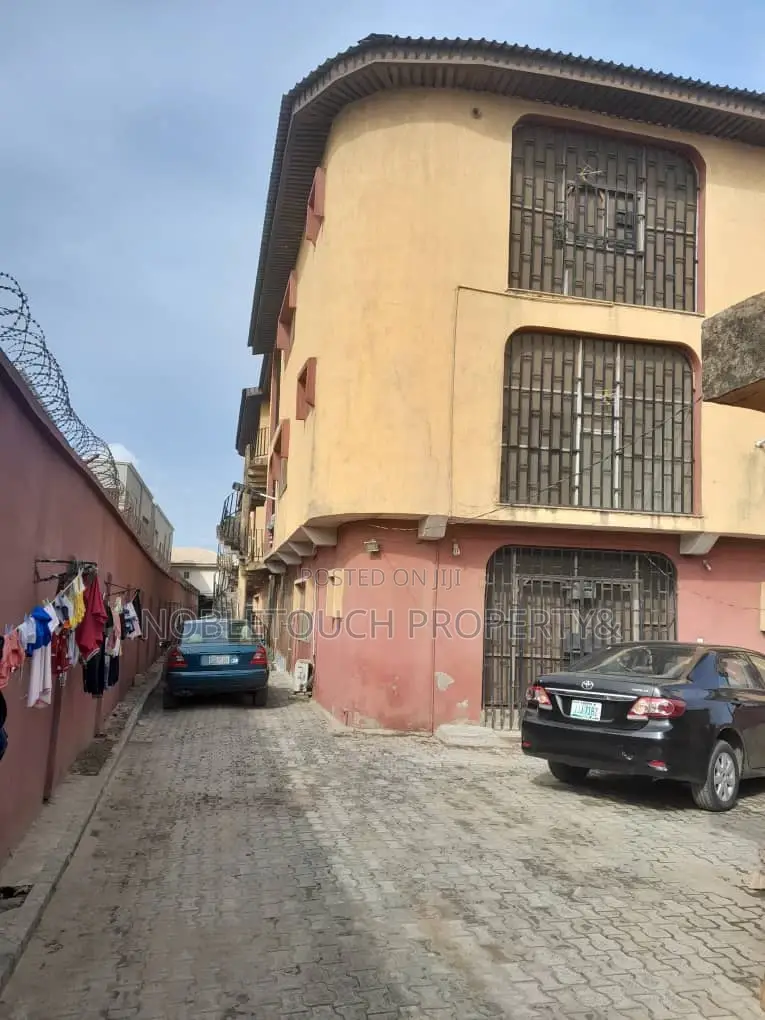 3bdrm Block of Flats in Okota -Ago Palace for sale