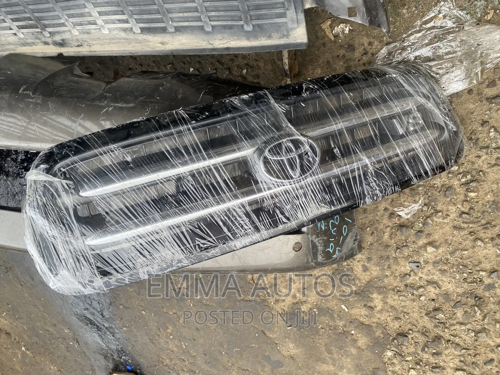 Front Grill Toyota Sequoia 2002-2005 Available Now