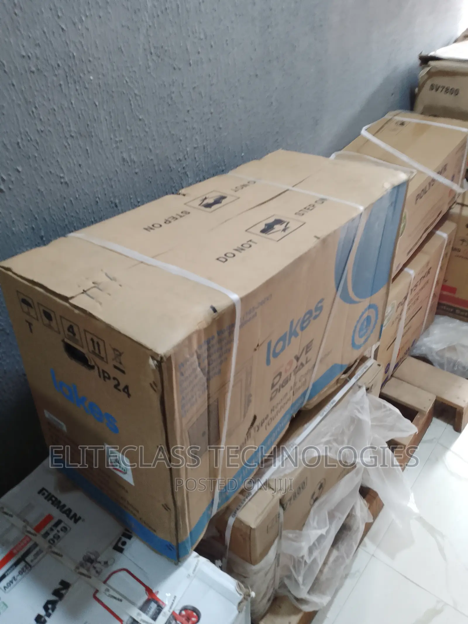 Standard Outdoor Indoor Lakes Air Conditioner {LAKS09AERO)