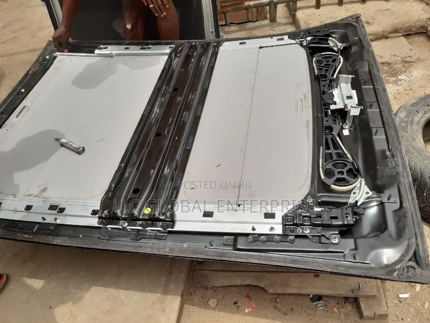 Complete Roof Glass for Venza With Mechanism Available Now