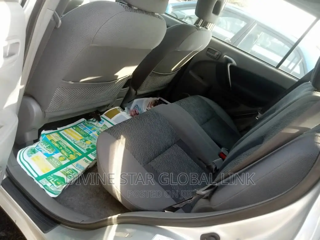 Toyota RAV4 2.0 4x4 Executive 2005 Silver