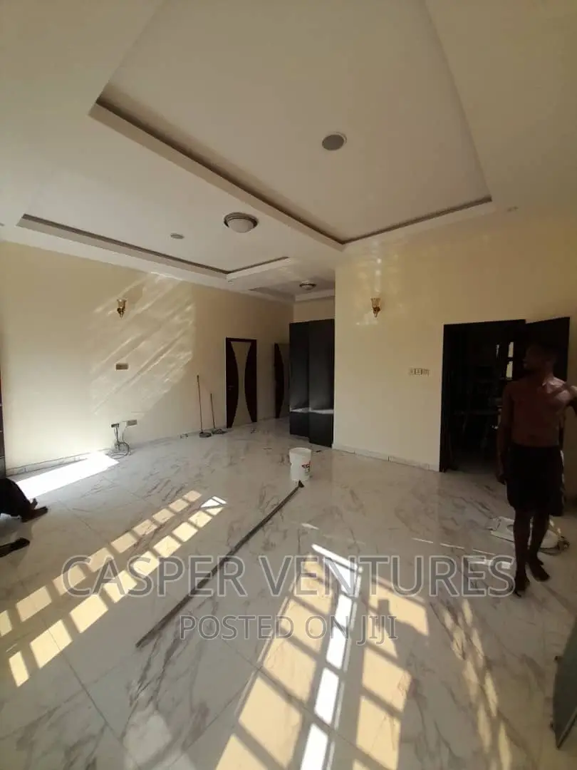 4bdrm Duplex in Chevron for rent