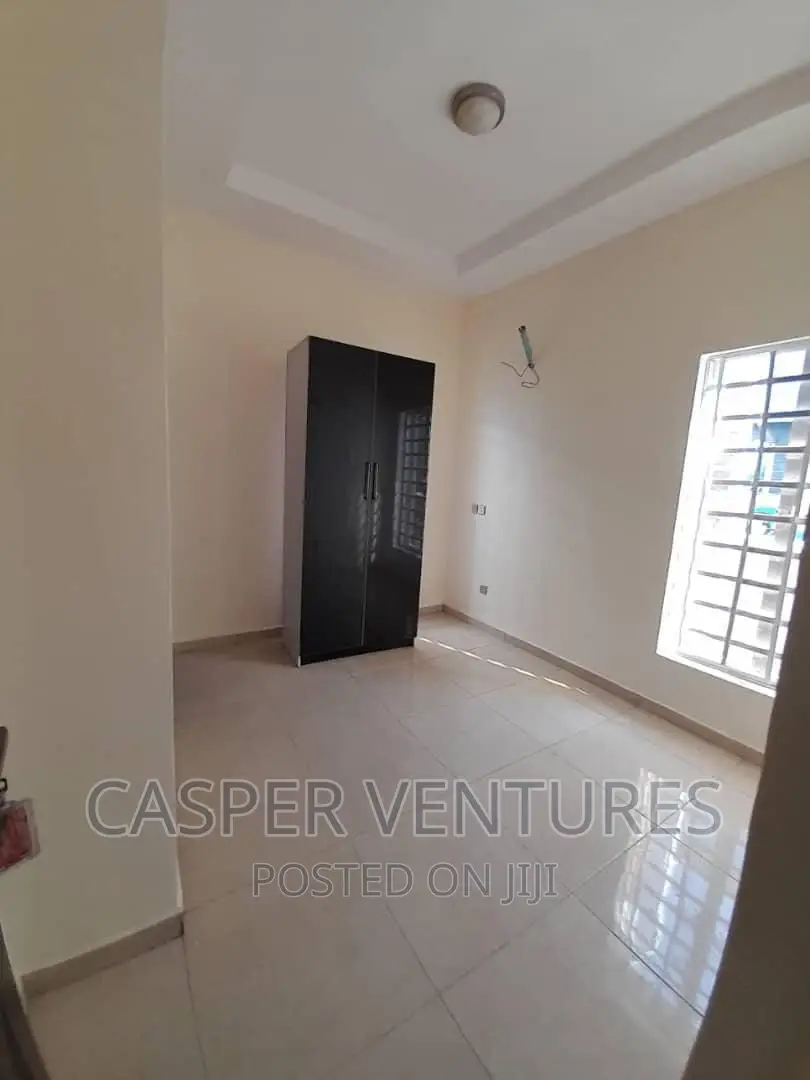 4bdrm Duplex in Chevron for rent