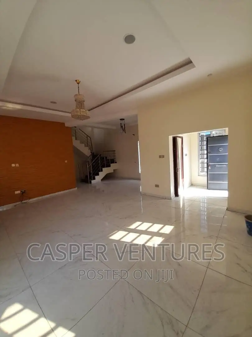 4bdrm Duplex in Chevron for rent