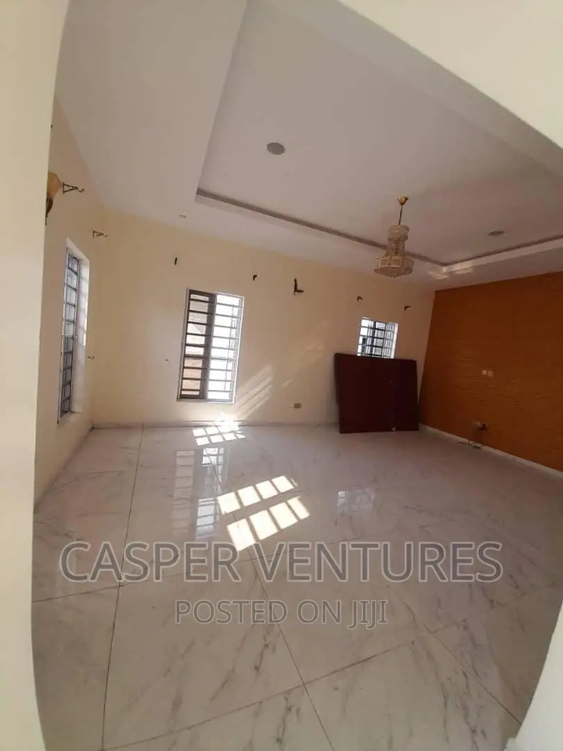 4bdrm Duplex in Chevron for rent