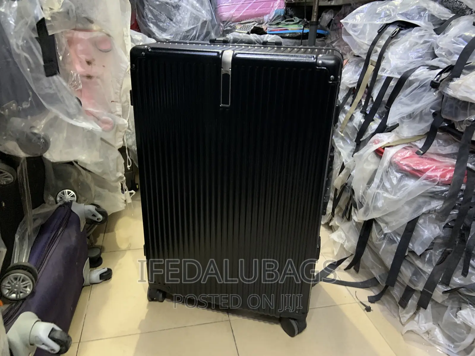 Big Size Quality Imported Aluminium Frame Travel Luggage