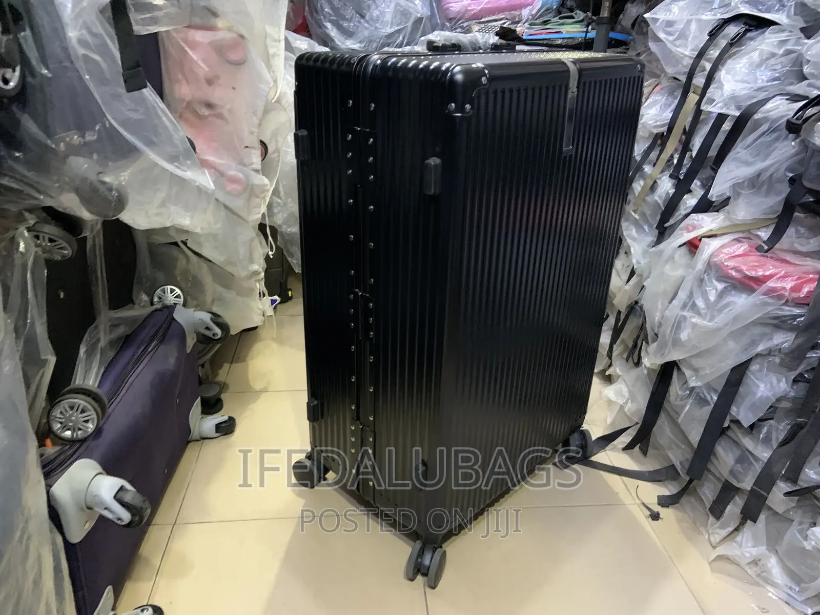 Big Size Quality Imported Aluminium Frame Travel Luggage