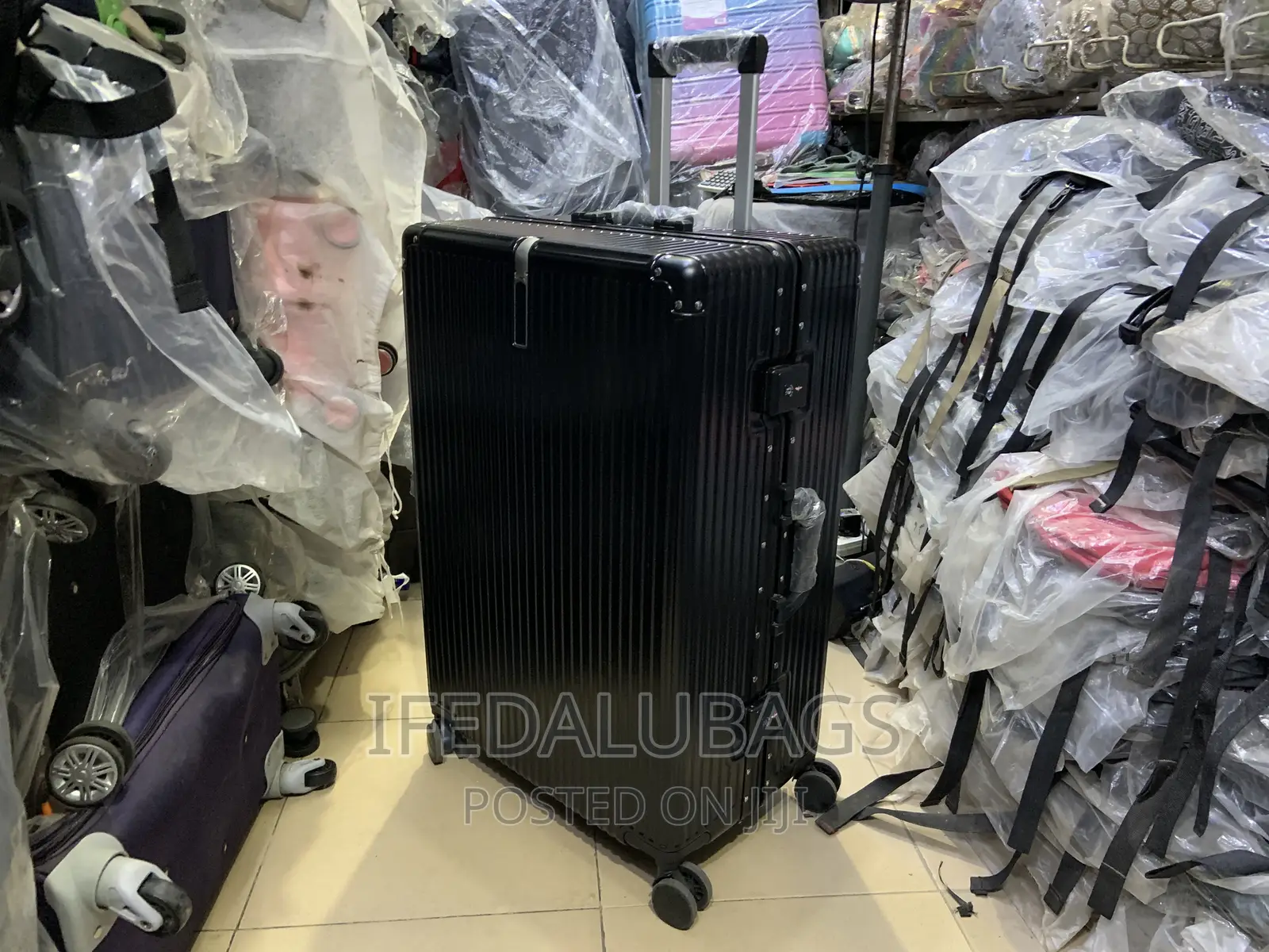 Big Size Quality Imported Aluminium Frame Travel Luggage
