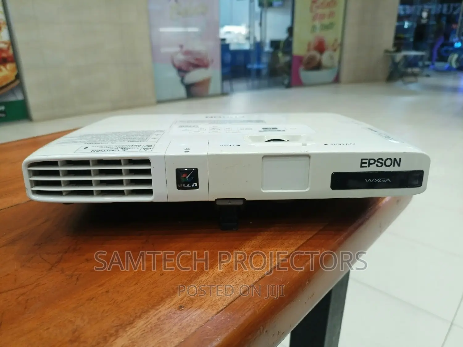 Uk Used(EPSON 3,000 Lumens) Slim Portable Projector 4 Meetin