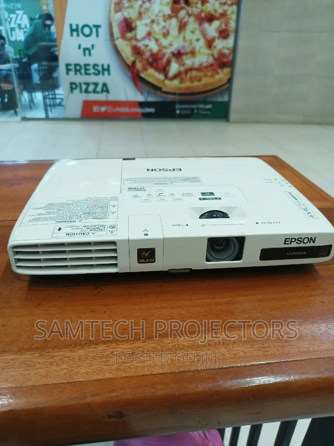 Uk Used(EPSON 3,000 Lumens) Slim Portable Projector 4 Meetin
